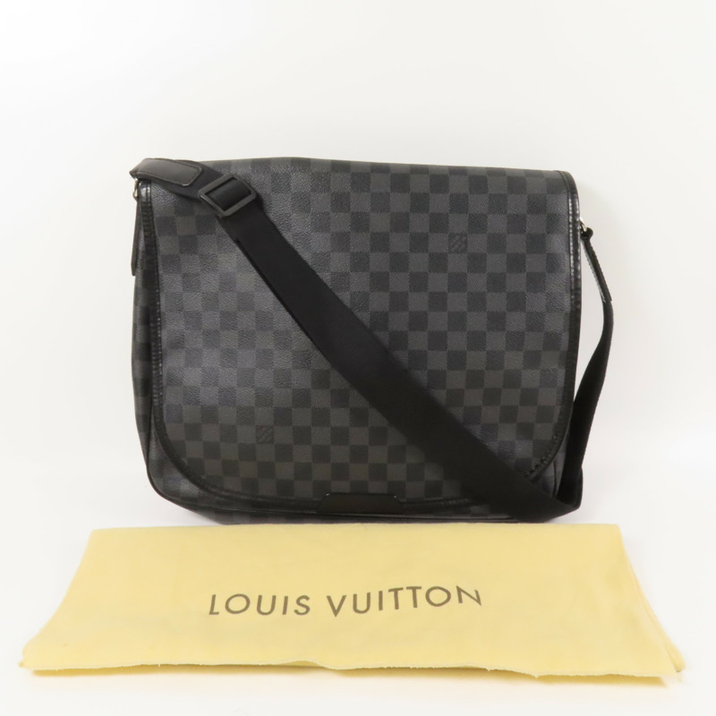 LOUIS VUITTON Damier Graghite Daniel MM銀扣肩背袋-10