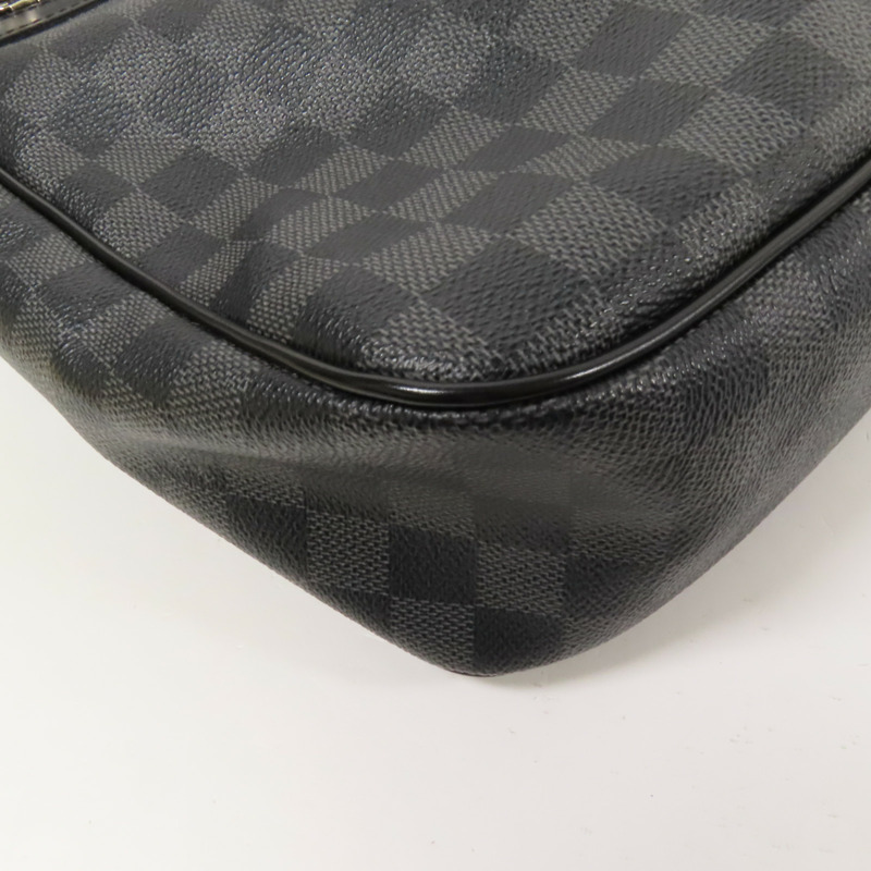 LOUIS VUITTON Damier Graghite Daniel MM銀扣肩背袋-13
