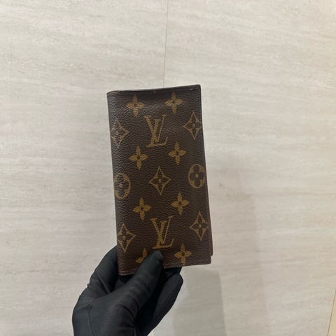 LV 原花內4卡對開護照夾M64502
