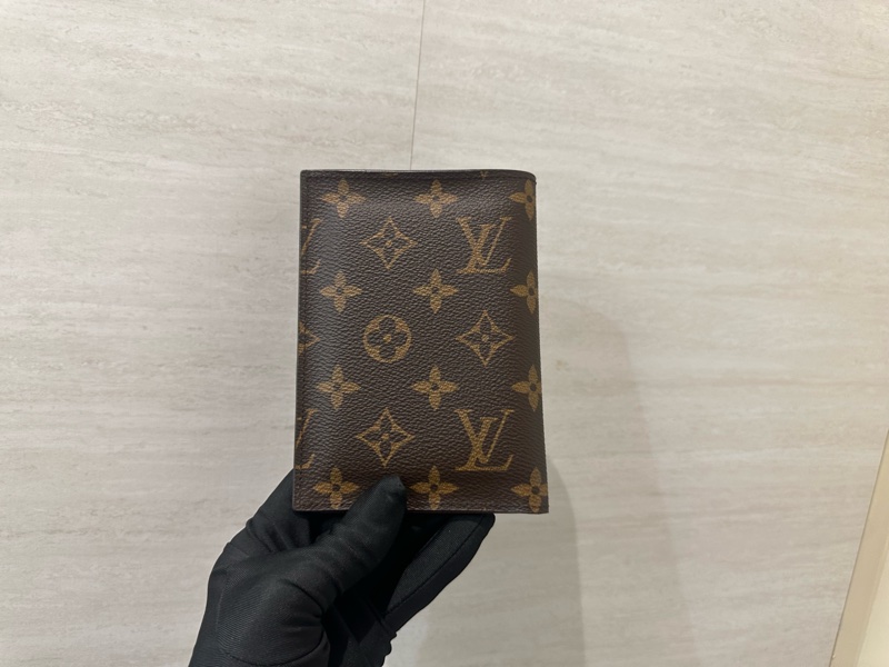 LV 原花內4卡對開護照夾M64502-1