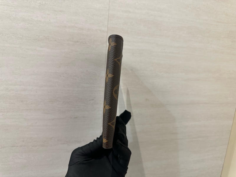 LV 原花內4卡對開護照夾M64502-2