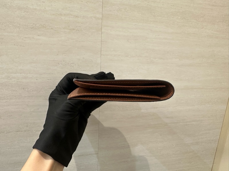 LV 原花內4卡對開護照夾M64502-3