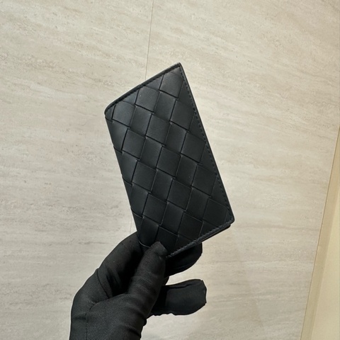 BV 黑牛皮編織Intrecciato6卡對開卡包749417VCPQ48803.