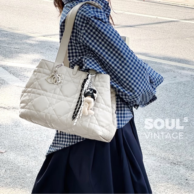 Dior Toujours 中號手提包 白雪公主 白色金釦-0