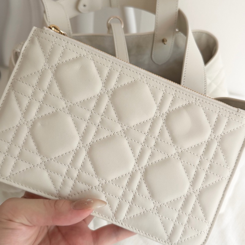 Dior Toujours 中號手提包 白雪公主 白色金釦-14