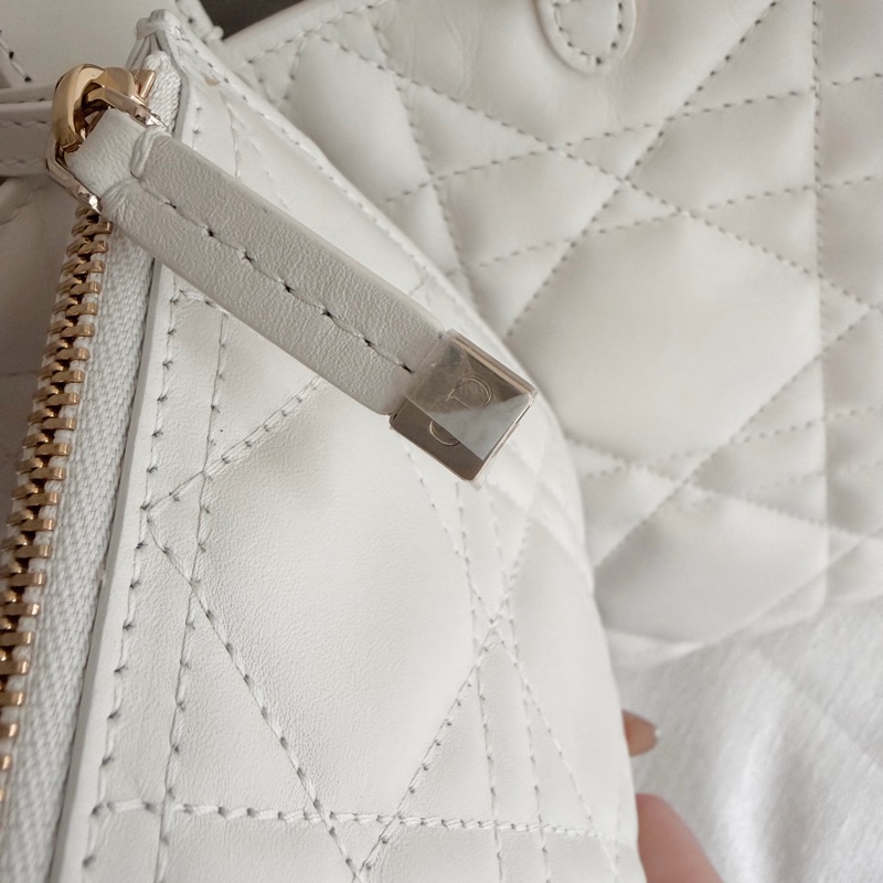 Dior Toujours 中號手提包 白雪公主 白色金釦-16
