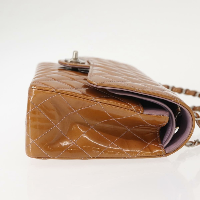 【日本直送】香奈兒 Matelasse 鏈條肩背包 漆皮 米色 銀色 CC 標誌 Auth 147556-2