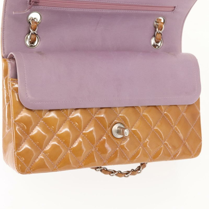 【日本直送】香奈兒 Matelasse 鏈條肩背包 漆皮 米色 銀色 CC 標誌 Auth 147556-19