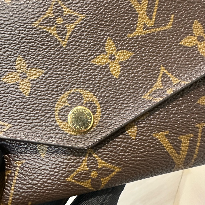 LV 原花內棕色金釦信封下蓋16卡Sarah長夾M60531-4