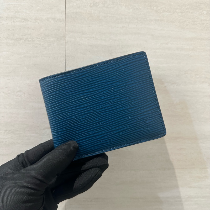 LV 深土耳其藍EPI交叉5卡對開Multiple短夾 M60629-0