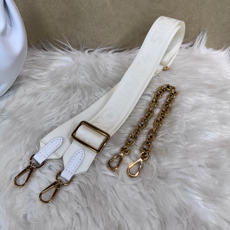 LV Over The Moon 白牛皮壓紋彎月包 近全新-9