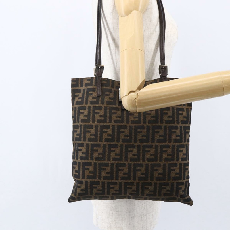 【日本直送】FENDI Zucca 帆布 Mamma Baguette 手袋黑棕色正品 150762-20