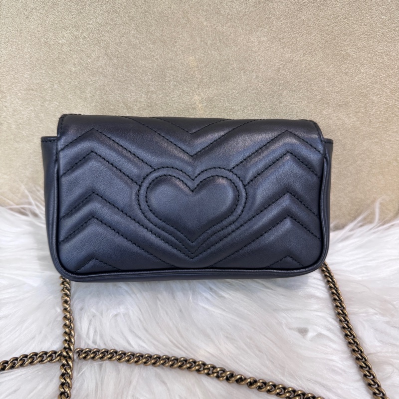 Gucci Super Mini Marmont 黑牛皮霧金斜背包-1