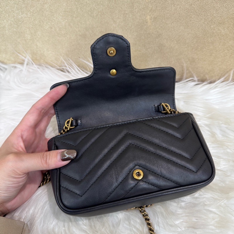 Gucci Super Mini Marmont 黑牛皮霧金斜背包-7