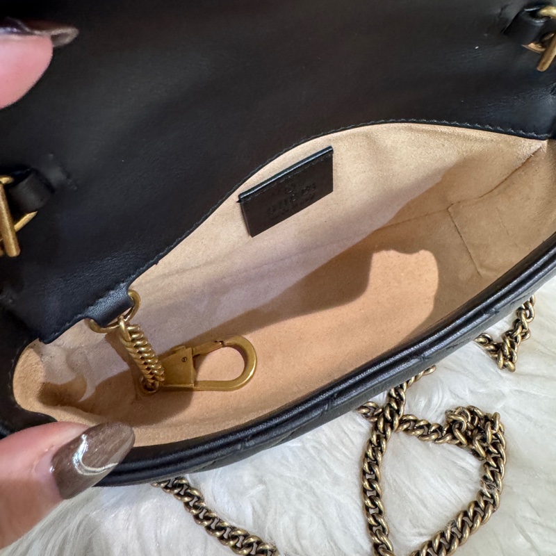Gucci Super Mini Marmont 黑牛皮霧金斜背包-8