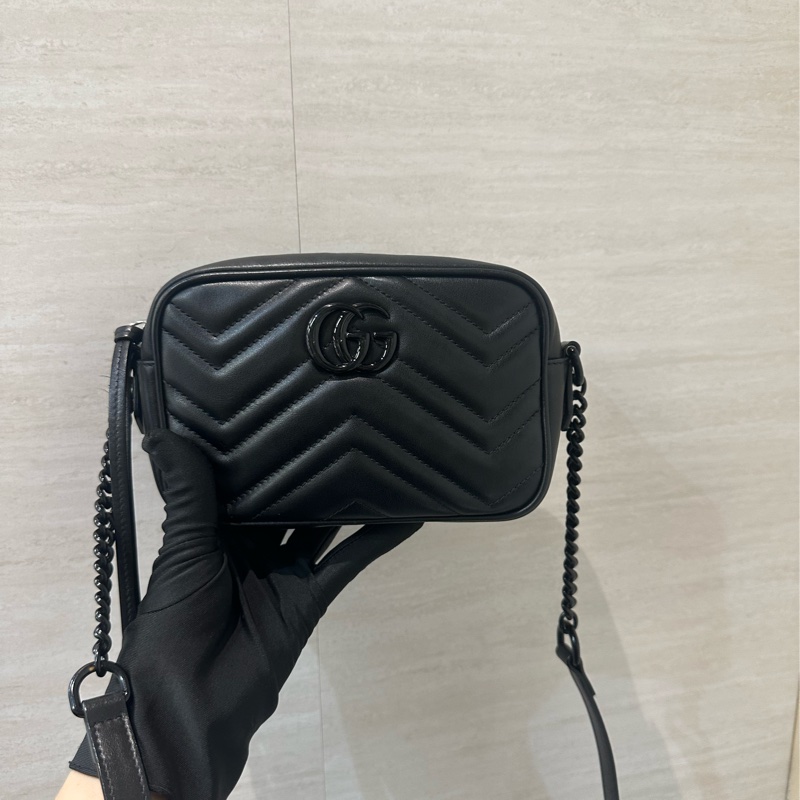 Gucci 黑牛皮山形紋黑釦Mini Marmont相機包-0