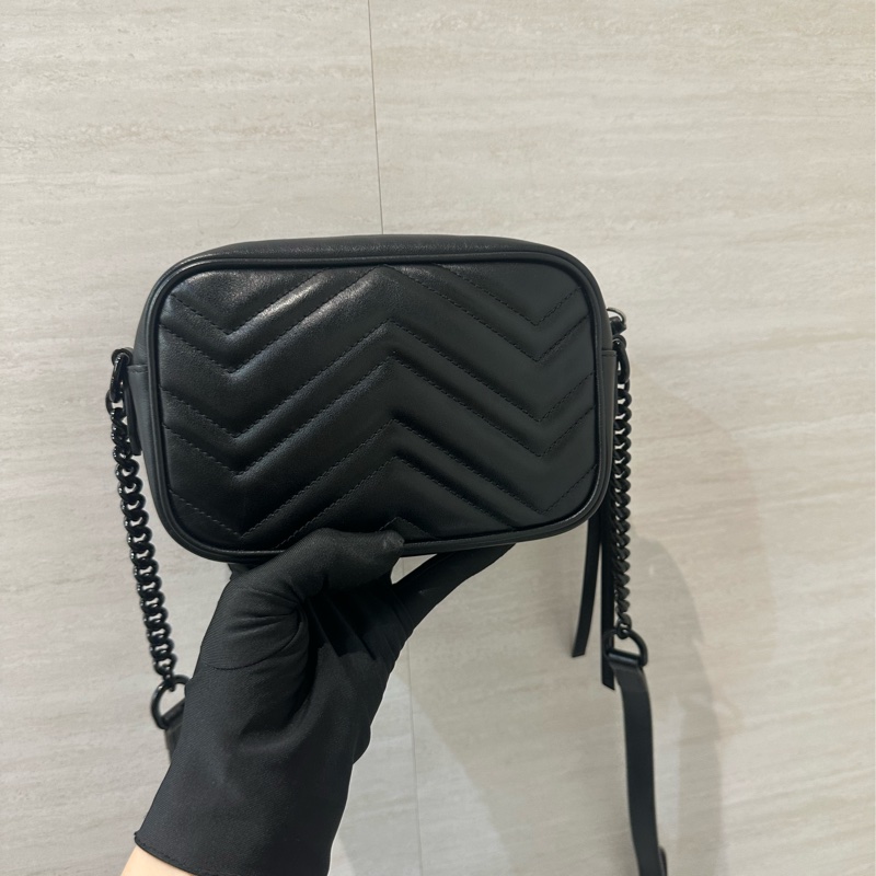 Gucci 黑牛皮山形紋黑釦Mini Marmont相機包-1