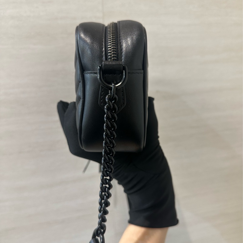 Gucci 黑牛皮山形紋黑釦Mini Marmont相機包-3