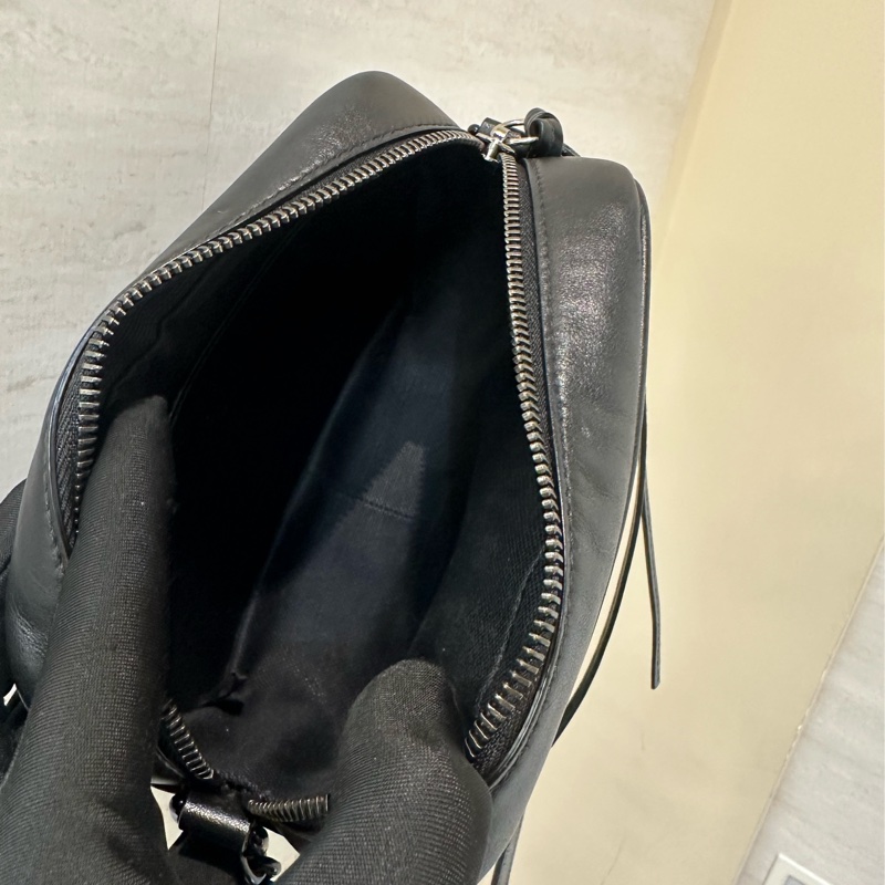 Gucci 黑牛皮山形紋黑釦Mini Marmont相機包-8