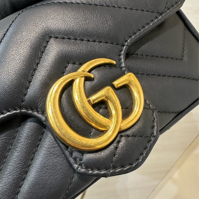Gucci 黑牛皮霧金釦Marmont Super Mini鏈條斜背包476433-8