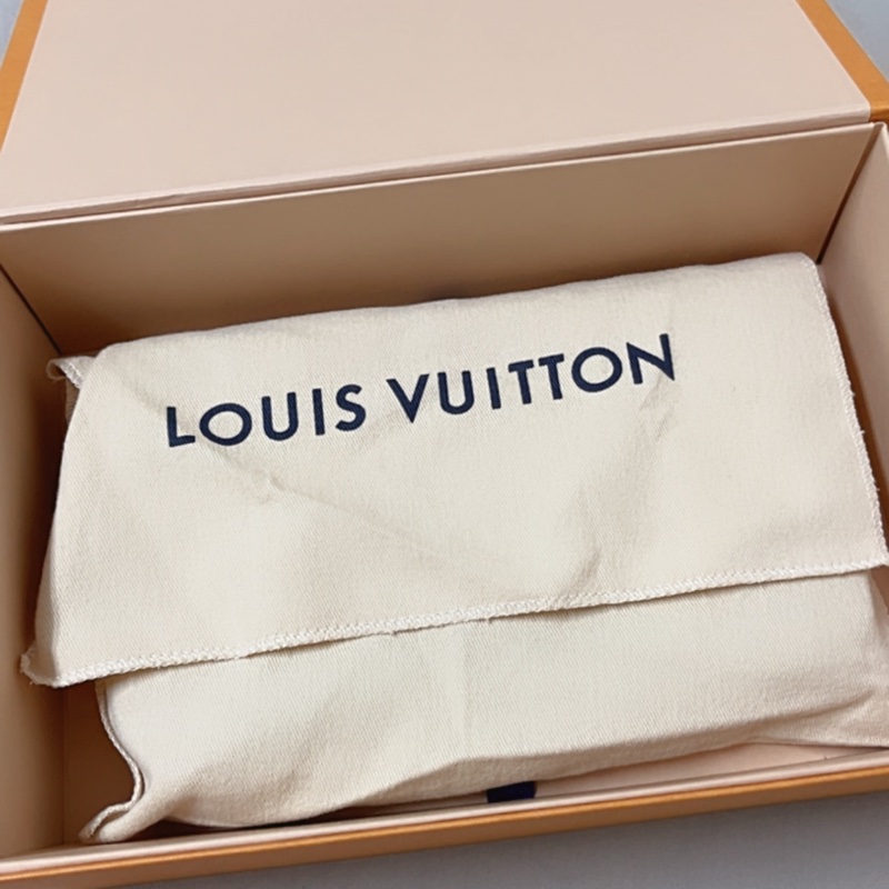 近全新LV 三合一WOC 斑鳩灰-7