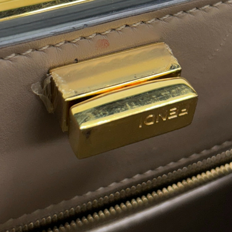 黑色 牛革 Peekaboo Essentially 兩用包【FENDI 芬迪】 8PN302-6