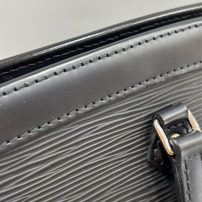 LV M59342 黑色 全皮 水波紋 EPI 肩背包 購物包 拉鍊包 公事包-9