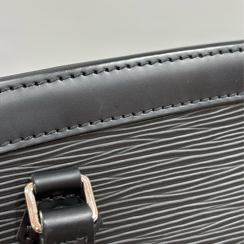LV M59342 黑色 全皮 水波紋 EPI 肩背包 購物包 拉鍊包 公事包-10