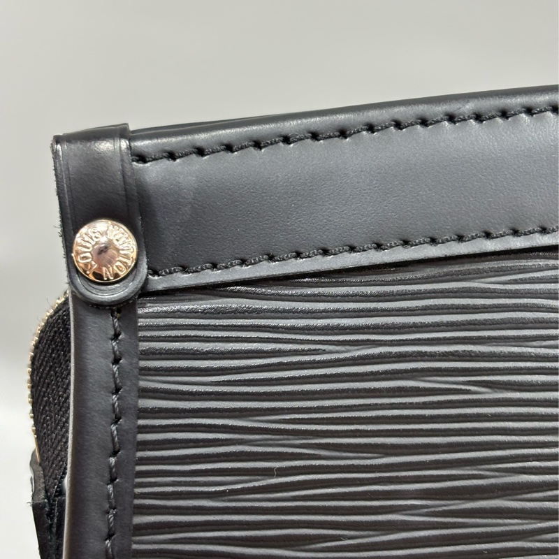 LV M59342 黑色 全皮 水波紋 EPI 肩背包 購物包 拉鍊包 公事包-11