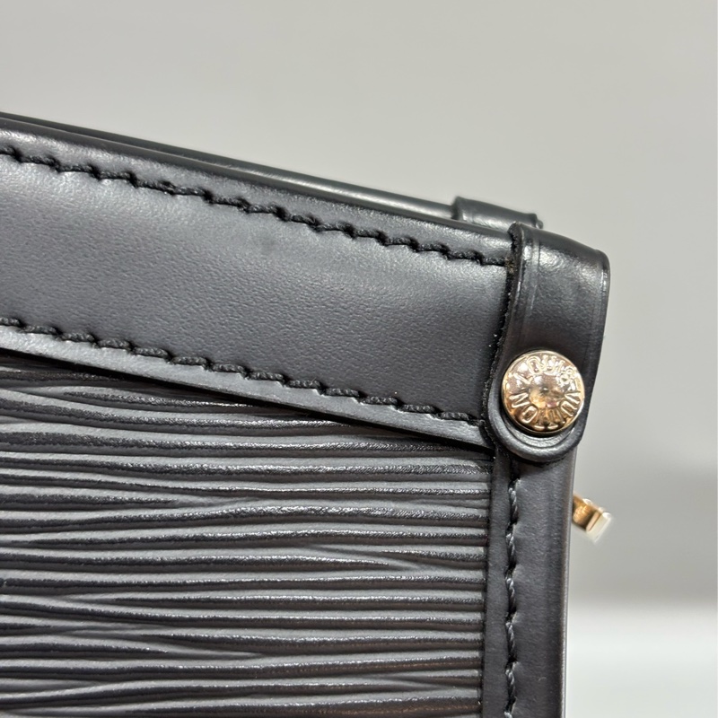 LV M59342 黑色 全皮 水波紋 EPI 肩背包 購物包 拉鍊包 公事包-13