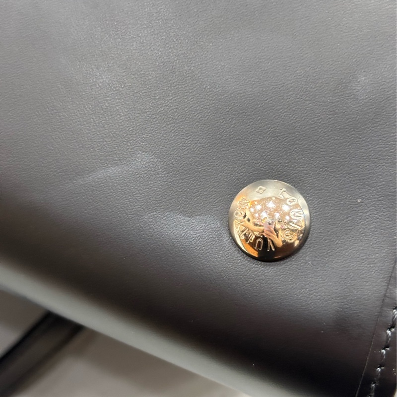 LV M59342 黑色 全皮 水波紋 EPI 肩背包 購物包 拉鍊包 公事包-21