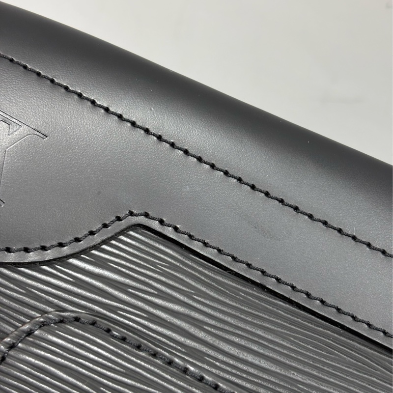 LV M59342 黑色 全皮 水波紋 EPI 肩背包 購物包 拉鍊包 公事包-41