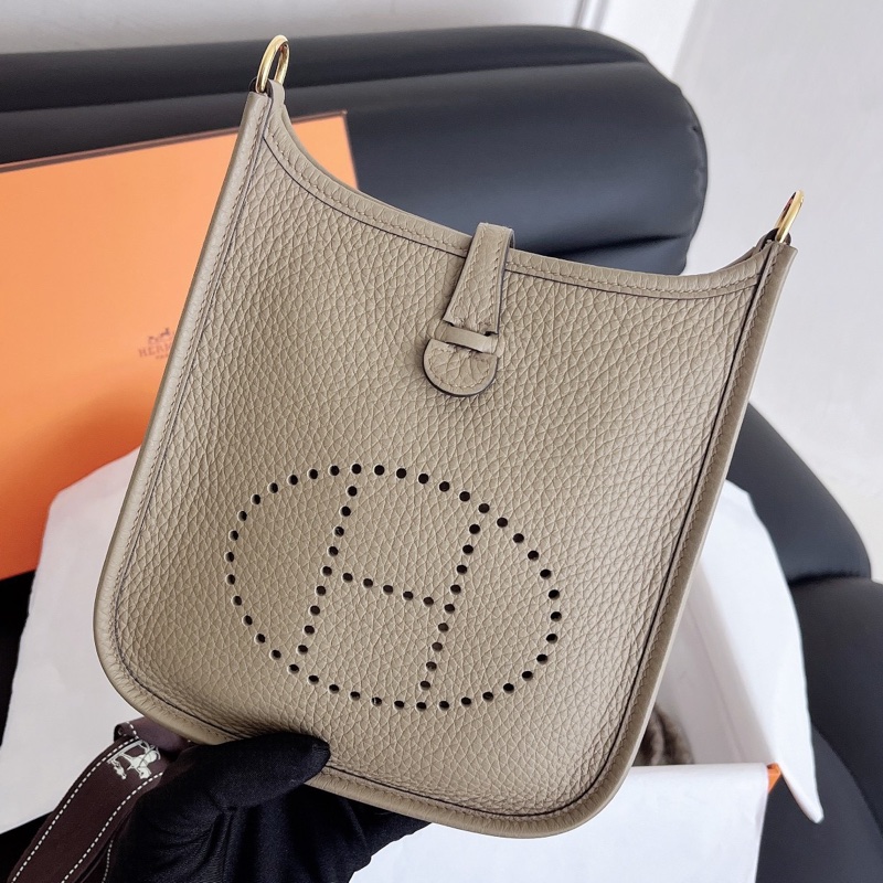 【全新品】W刻 HERMES 愛馬仕 Mini Evelyne伊芙琳迷你 馬爾法米8Q金扣隨身斜背包-1