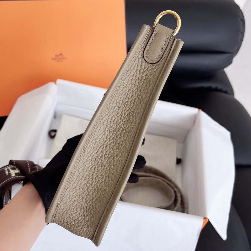 【全新品】W刻 HERMES 愛馬仕 Mini Evelyne伊芙琳迷你 馬爾法米8Q金扣隨身斜背包-4