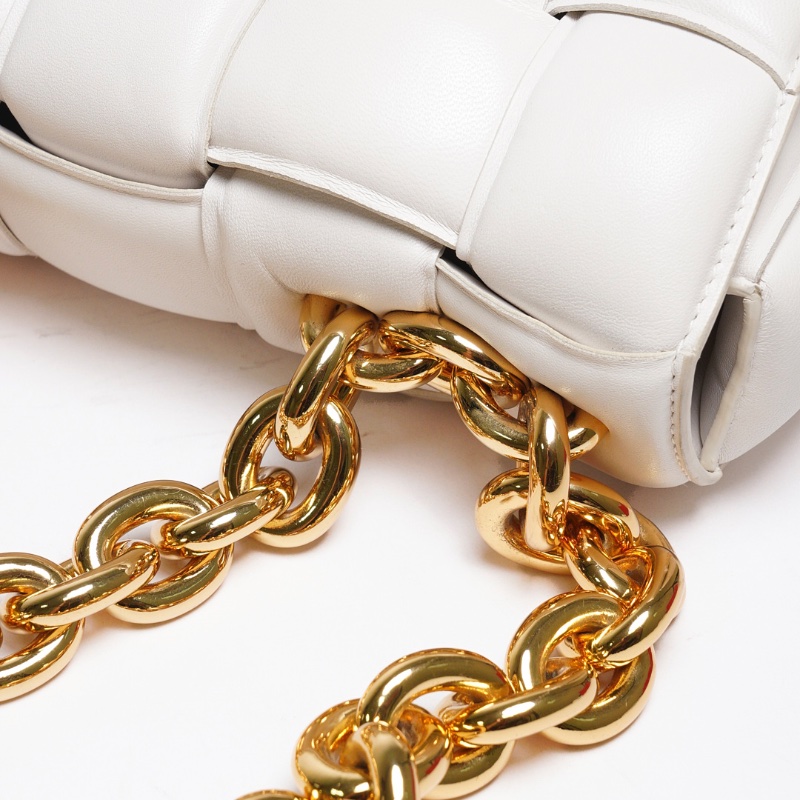 BOTTEGA VENETA 大金屬鍊條 Chain Cassette斜揹包-3