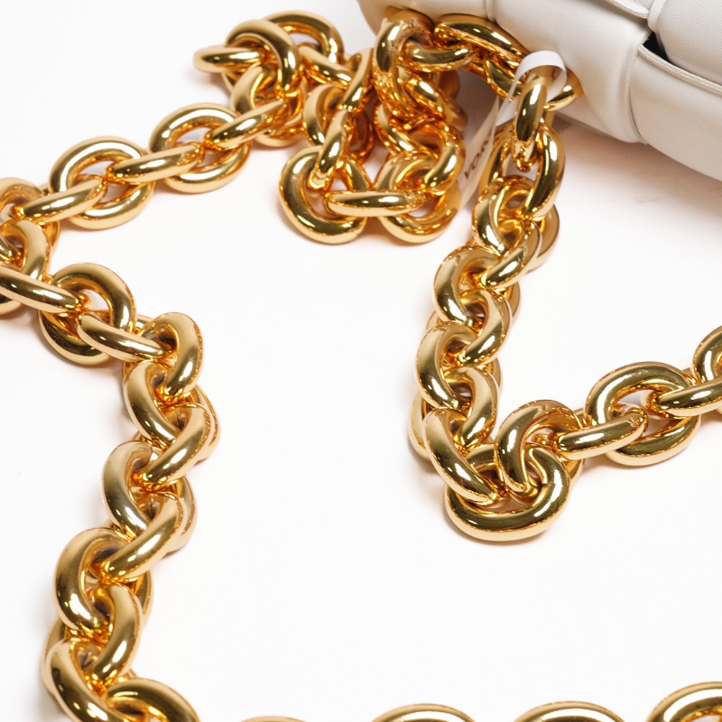 BOTTEGA VENETA 大金屬鍊條 Chain Cassette斜揹包-4