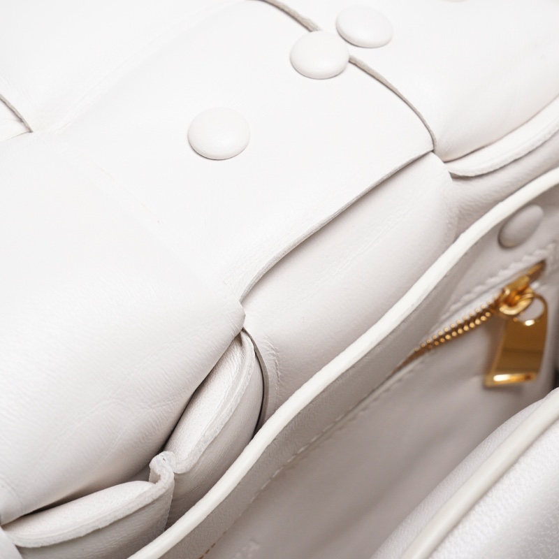 BOTTEGA VENETA 大金屬鍊條 Chain Cassette斜揹包-8