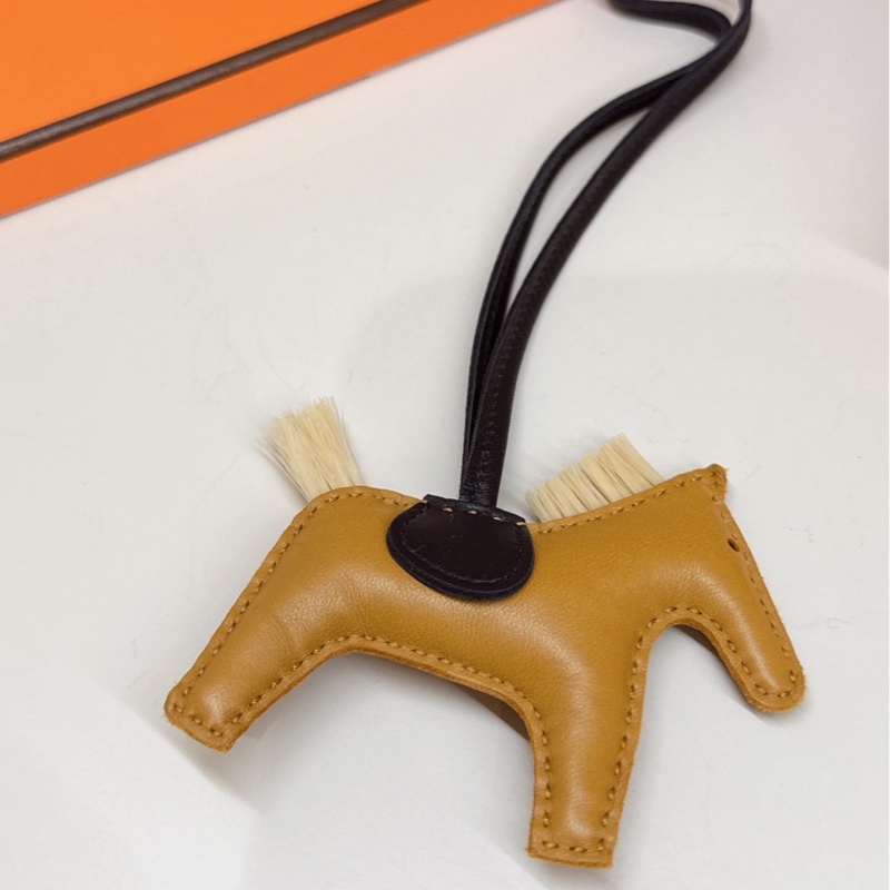 HERMES Rodeo PM Charm 芝麻色小馬掛件-4