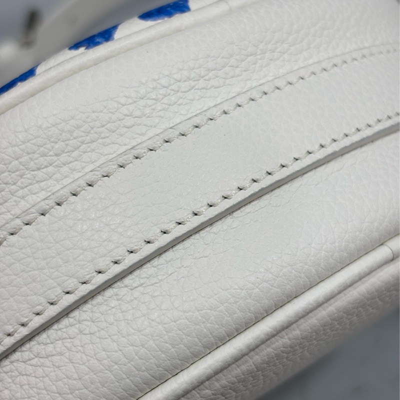 DIOR AND HYLTON NEL Dior Yoyo 聯名款 全皮 狗狗 狗 抽象 圓餅包 斜背包-18