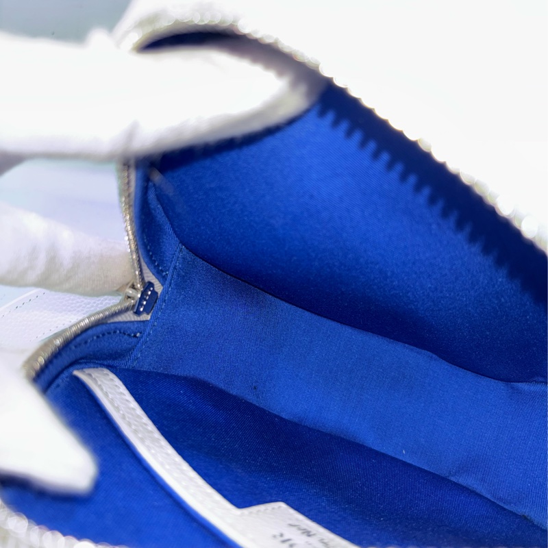 DIOR AND HYLTON NEL Dior Yoyo 聯名款 全皮 狗狗 狗 抽象 圓餅包 斜背包-32