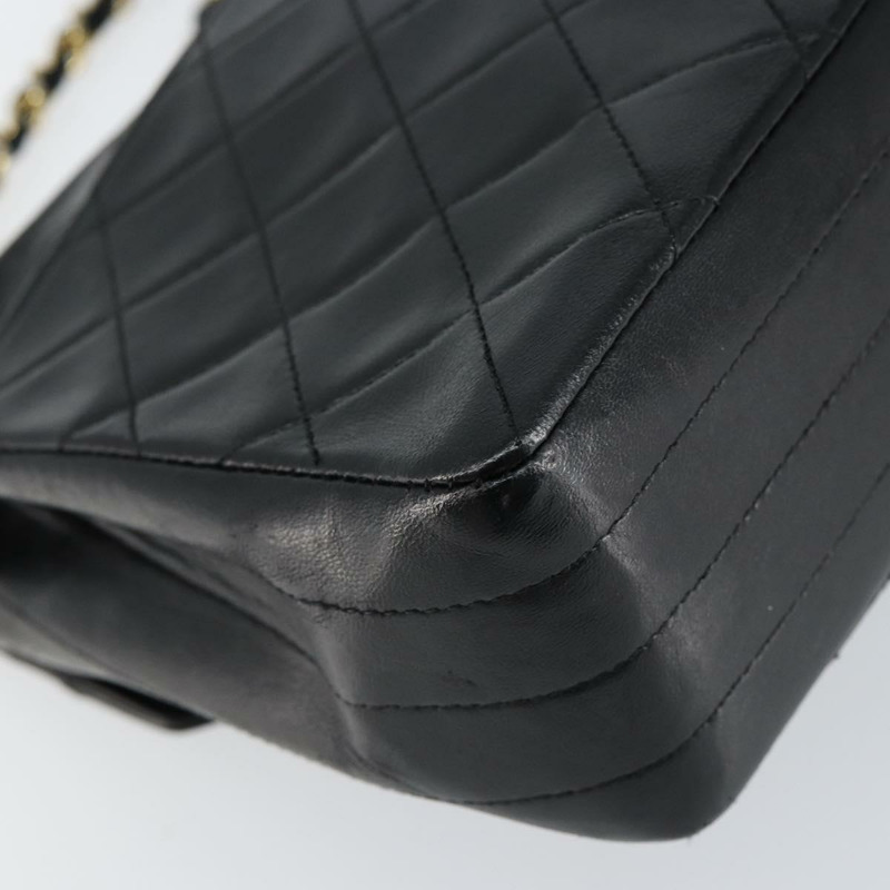 【日本直送】香奈兒 (CHANEL) Matelasse 鏈條翻蓋包，旋扣設計，羊皮材質，黑色金色雙C標誌，正品編號 bs30361-16