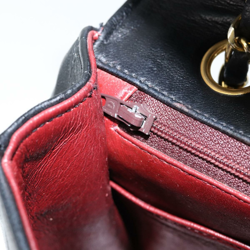 【日本直送】香奈兒 (CHANEL) Matelasse 鏈條翻蓋包，旋扣設計，羊皮材質，黑色金色雙C標誌，正品編號 bs30361-21