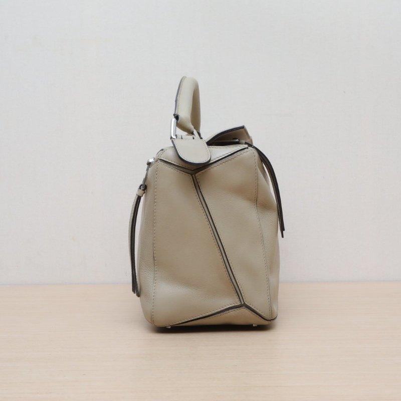 LOEWE Puzzle29幾何包中號卡其色牛皮肩背包-3