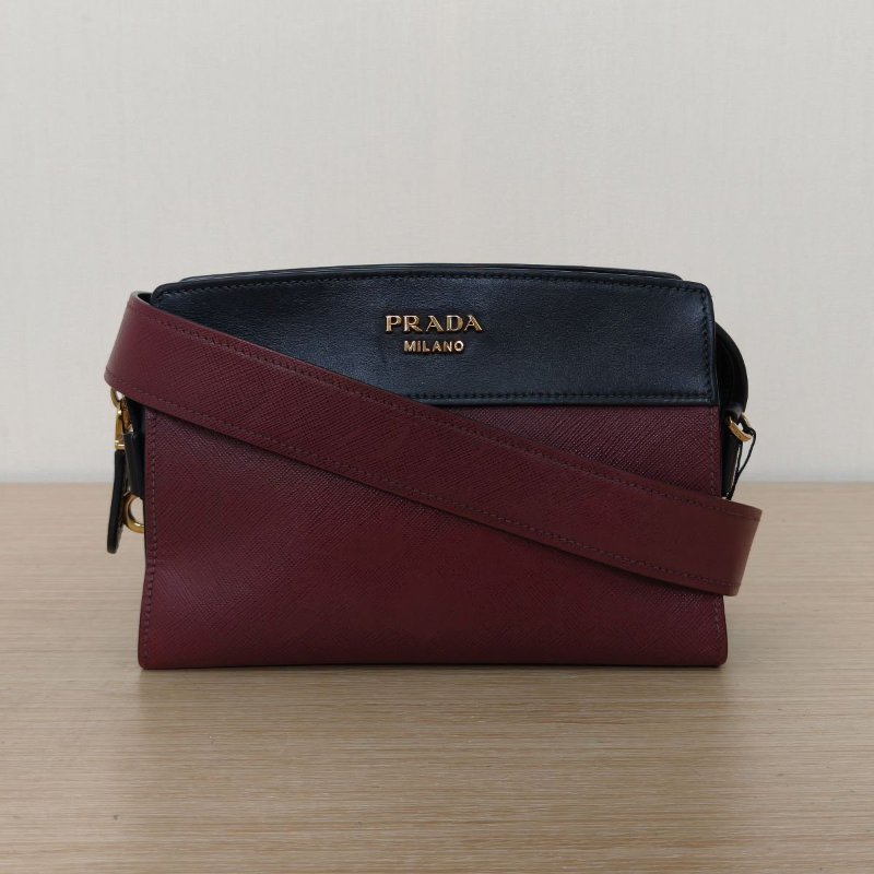 PRADA 拼色牛皮金扣斜挎包肩背包-0