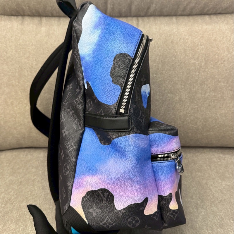 LV限定款雲朵後背包-6