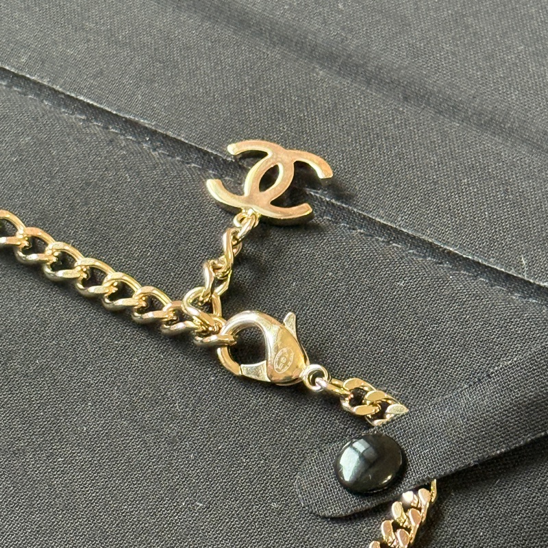 『全新全配』香奈兒Chanel  五花 爆款 LOGO淡金帶鑽頸鏈-2