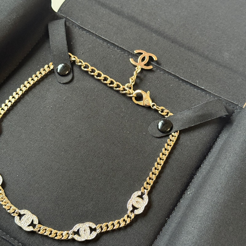 『全新全配』香奈兒Chanel  五花 爆款 LOGO淡金帶鑽頸鏈-4