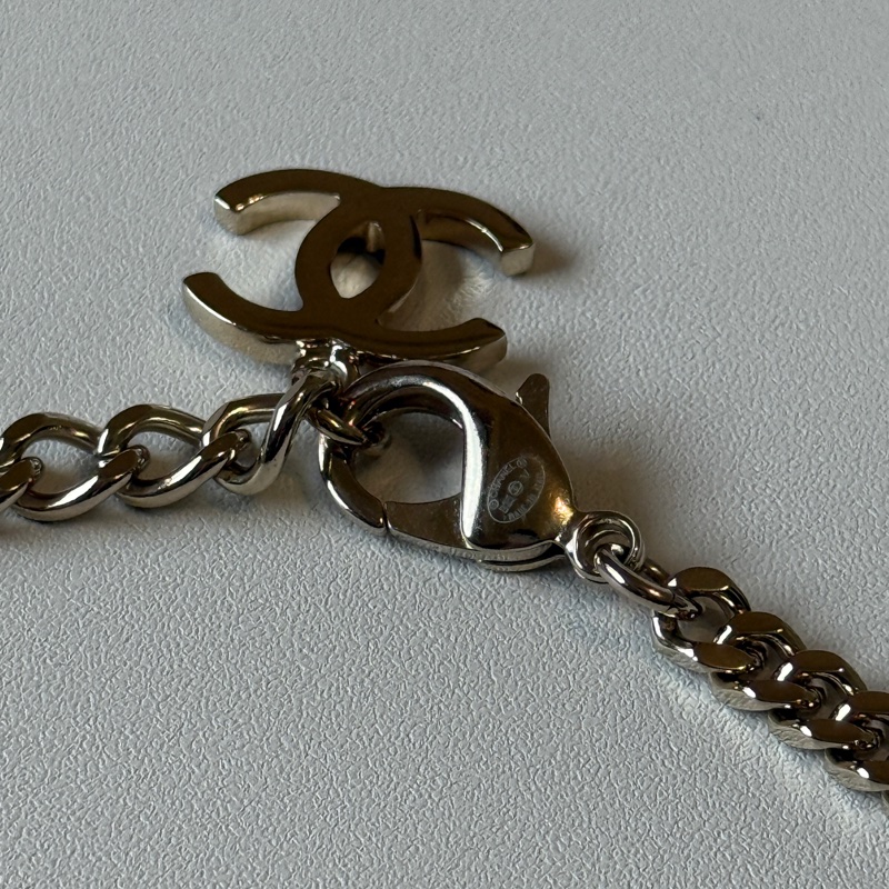 『全新全配』香奈兒Chanel  五花 爆款 LOGO淡金帶鑽頸鏈-25