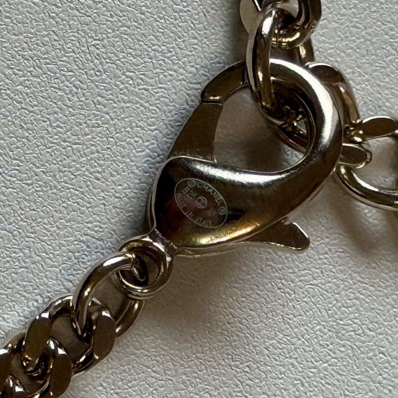 『全新全配』香奈兒Chanel  五花 爆款 LOGO淡金帶鑽頸鏈-28