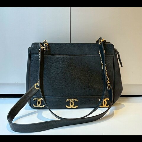 Chanel 金鍊黑荔枝皮肩背包（底部雙c裝飾